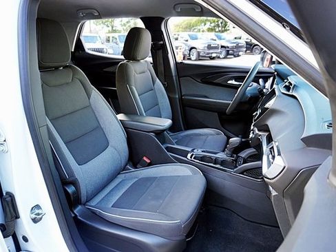 Used 2022 Chevrolet TrailBlazer LT w/ Convenience Package image 12