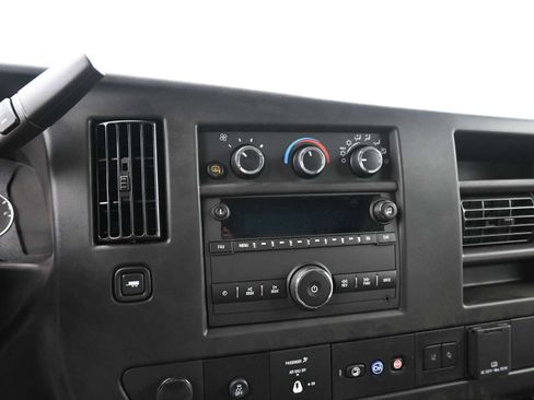 Used 2018 Volvo XC90 T6 Momentum w/ Convenience Package image 19