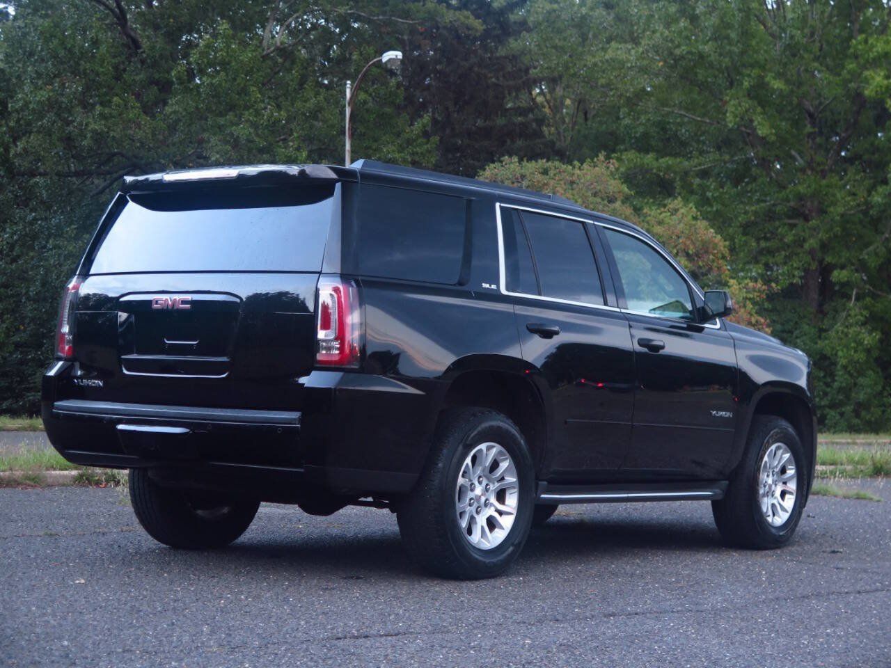 Used 2015 GMC Yukon SLE AWD/4WD image 4