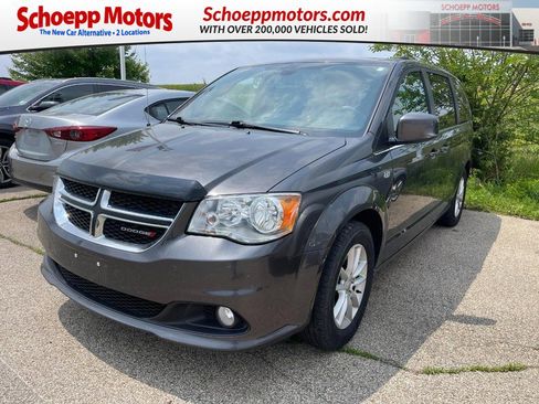 Used 2019 Dodge Grand Caravan SXT image 1
