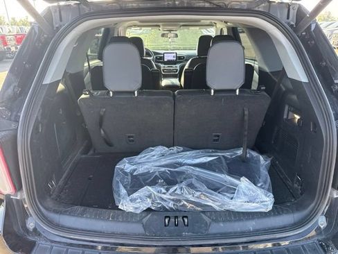 Used 2022 Ford Explorer XLT w/ Equipment Group 202A AWD/4WD image 30