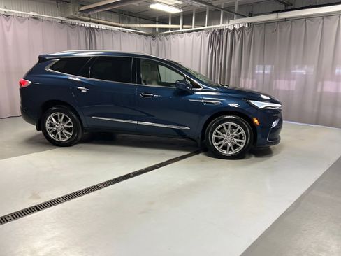 Used 2023 Buick Enclave Essence w/ Experience Buick Package FWD image 8