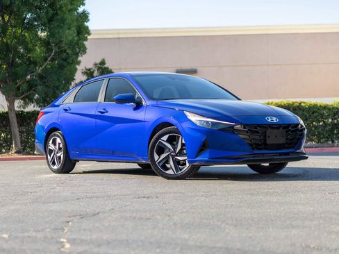 Used 2023 Hyundai Elantra SEL w/ Convenience Package image 1