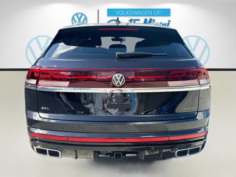 Used 2024 Volkswagen Atlas Cross Sport SEL R-Line AWD/4WD image 6