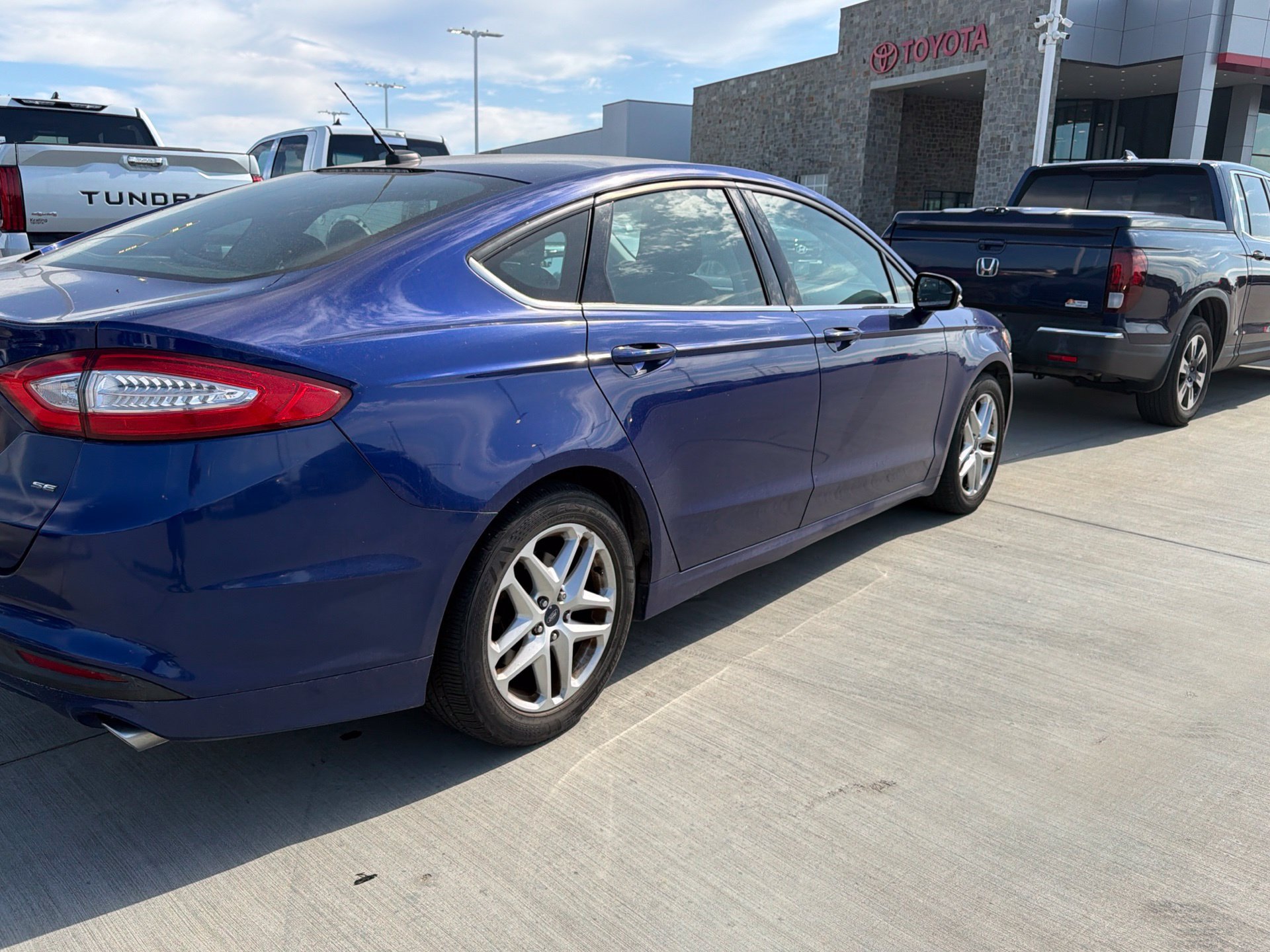 Used 2016 Ford Fusion SE FWD image 3