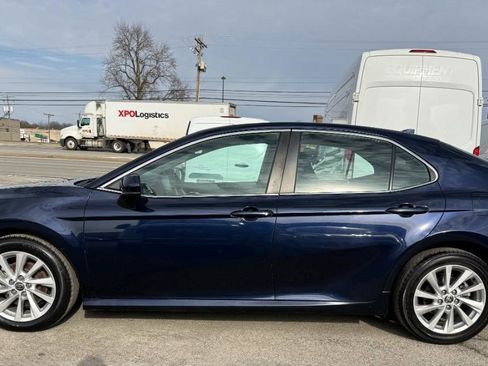 Used 2021 Toyota Camry LE image 5
