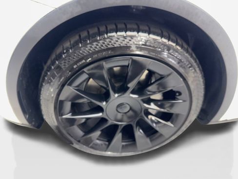 Used 2023 Tesla Model Y Long Range AWD/4WD image 85