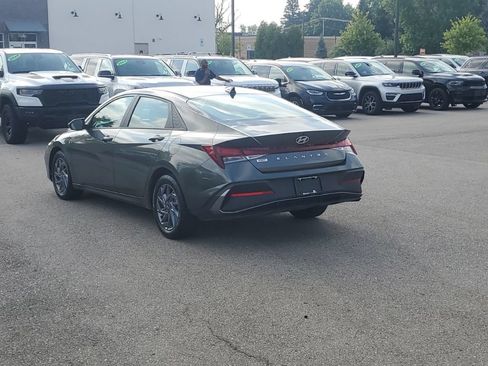 Used 2024 Hyundai Elantra SEL FWD image 3