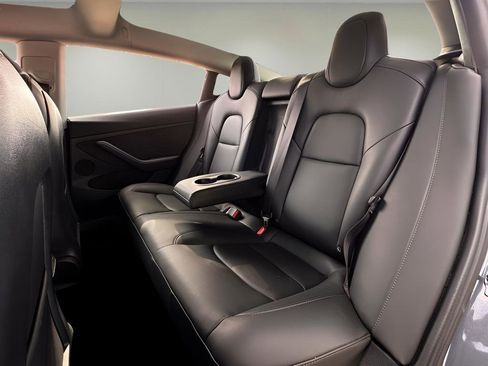 Used 2023 Tesla Model 3 Standard Range image 39