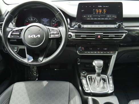Certified 2022 Kia Seltos EX AWD/4WD image 17