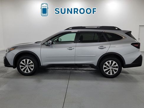 Used 2022 Subaru Outback Premium image 5