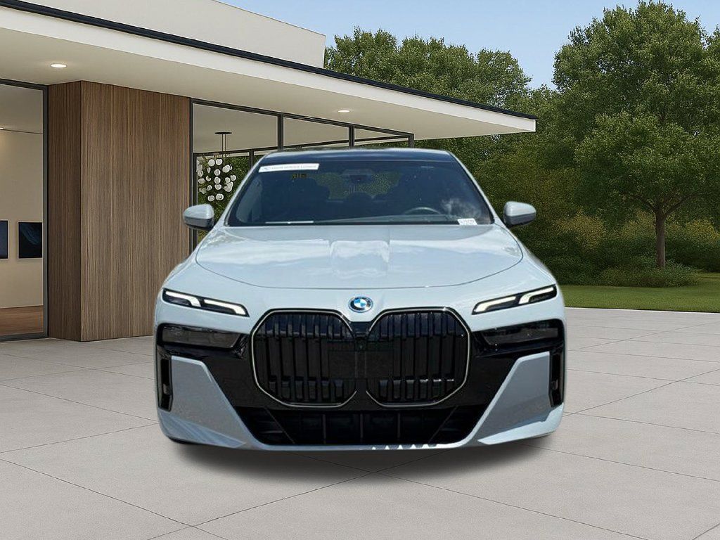 Used 2026 BMW 750e xDrive AWD/4WD image 4