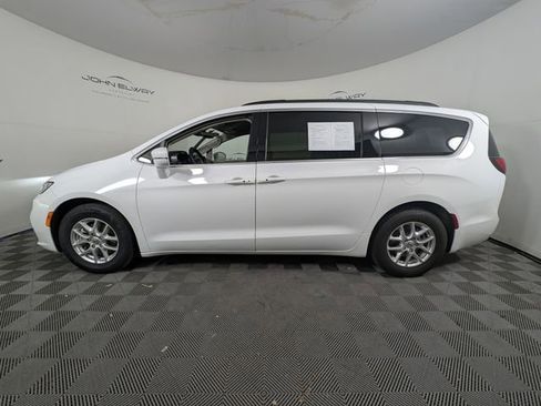 Used 2022 Chrysler Pacifica Touring-L image 5