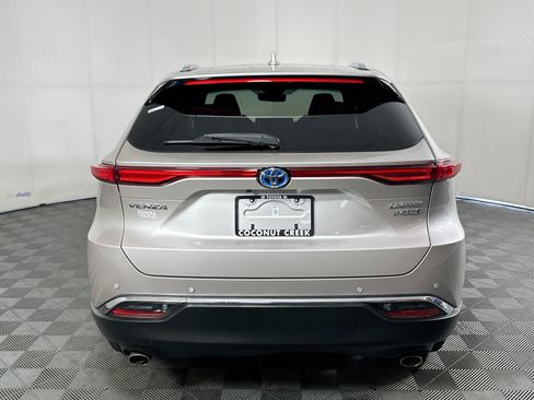 Used 2021 Toyota Venza Limited AWD/4WD image 4