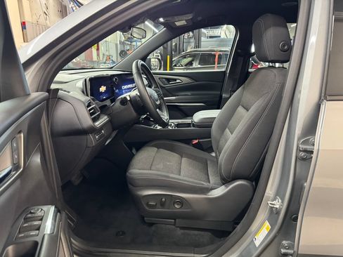 Used 2024 Chevrolet Traverse LT AWD/4WD image 14