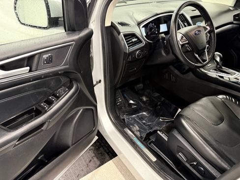Used 2017 Ford Edge Titanium w/ Equipment Group 301A AWD/4WD image 32