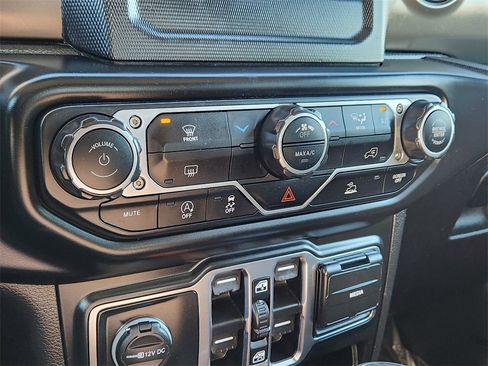 Used 2023 Jeep Gladiator Sport image 9