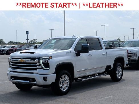 Used 2025 Chevrolet Silverado 2500 High Country w/ Technology Package AWD/4WD image 3