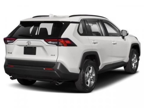 Used 2021 Toyota RAV4 XLE AWD/4WD image 2