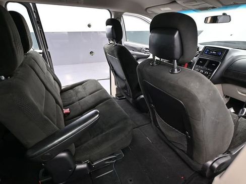 Used 2016 Dodge Grand Caravan American Value Package image 39