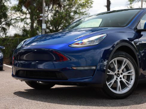 Used 2021 Tesla Model Y Long Range AWD/4WD image 29