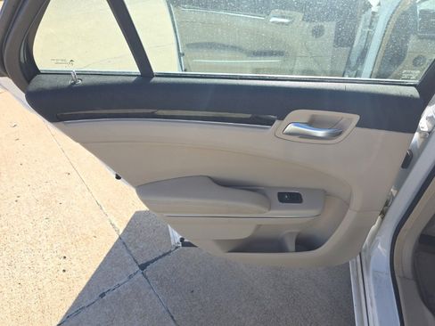 Used 2012 Chrysler 300 Limited image 19