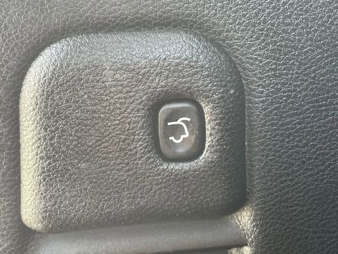 Used 2017 Jeep Grand Cherokee Altitude image 18