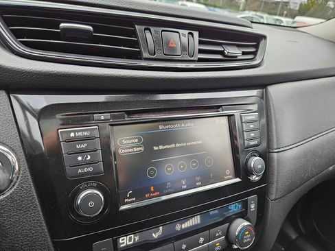 Used 2019 Nissan Rogue SV w/ Sun & Sound Touring Package image 4