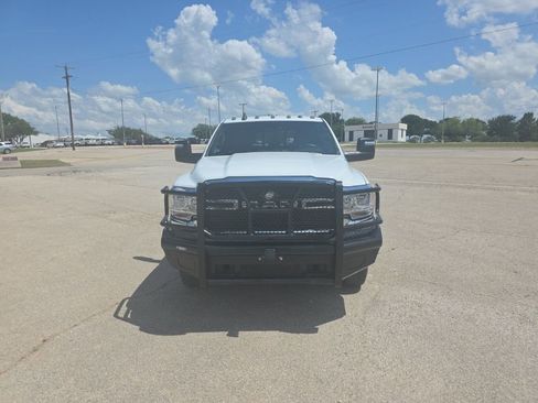 Used 2024 RAM 3500 Tradesman w/ Chrome Appearance Group AWD/4WD image 8