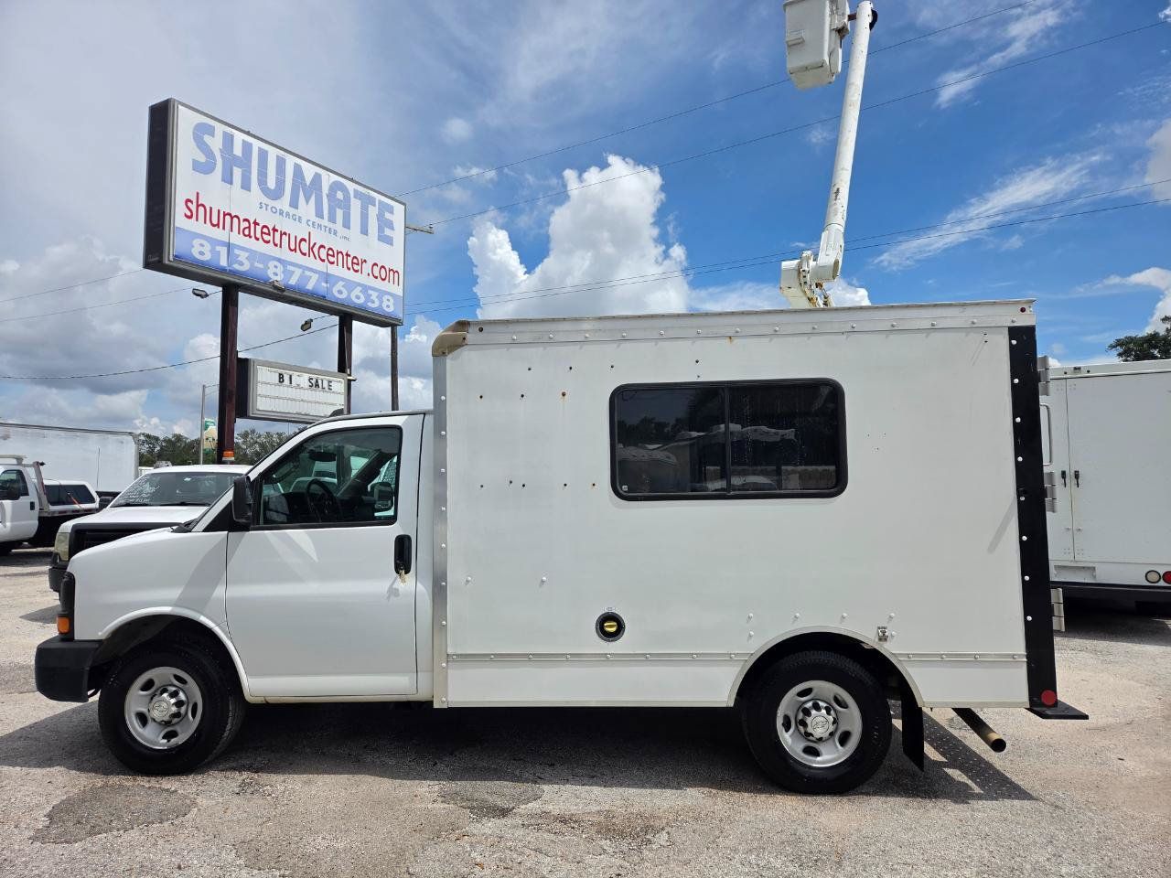 Used 2016 Chevrolet Express 3500 RWD image 2