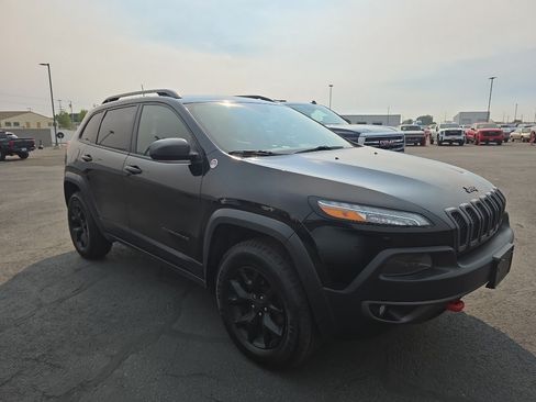 Used 2018 Jeep Cherokee Trailhawk w/ Comfort & Convenience Group AWD/4WD image 1