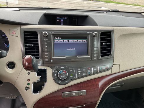 Used 2011 Toyota Sienna Limited w/ Premium Pkg AWD/4WD image 21