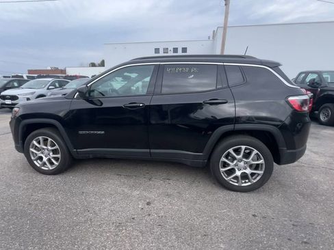 Used 2024 Jeep Compass Latitude AWD/4WD image 15