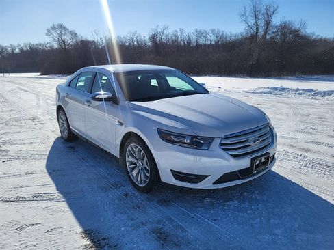 Used 2015 Ford Taurus Limited w/ Equipment Group 301A image 5