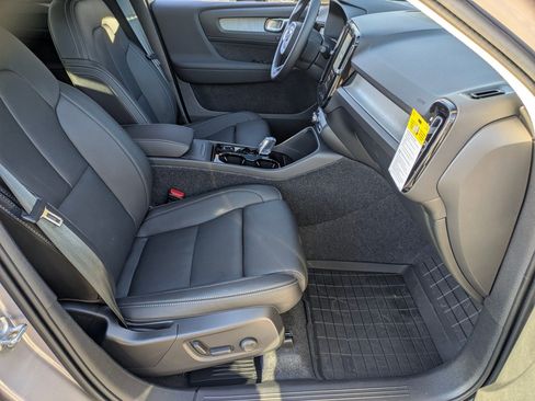 New 2026 Volvo XC40 B5 Plus w/ Protection Package Premier image 31