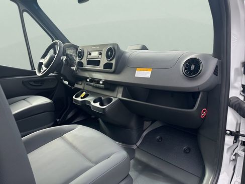 Used 2025 Mercedes-Benz Sprinter 2500 image 10