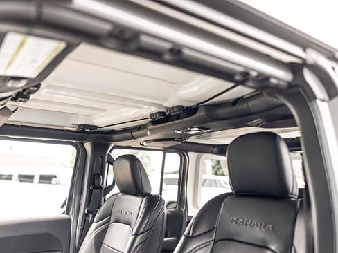 Used 2023 Jeep Wrangler Unlimited Sahara AWD/4WD image 18