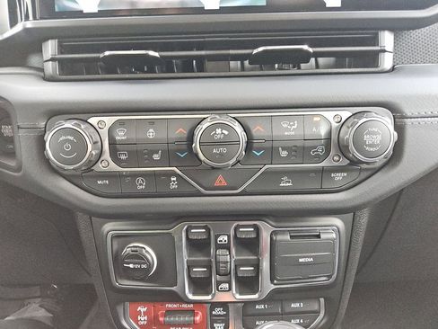 New 2026 Jeep Wrangler Unlimited Rubicon w/ Steel Bumper Group image 22