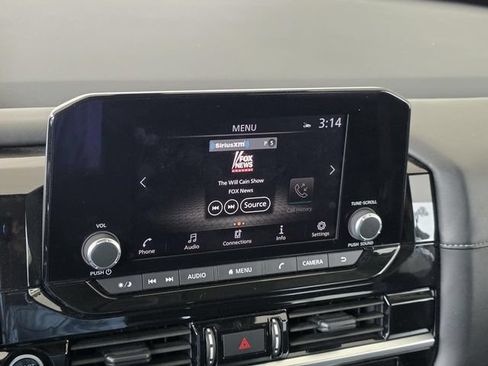 Used 2024 Nissan Pathfinder SV FWD image 17