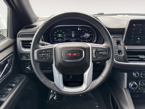 Used 2023 GMC Yukon SLT AWD/4WD image 13