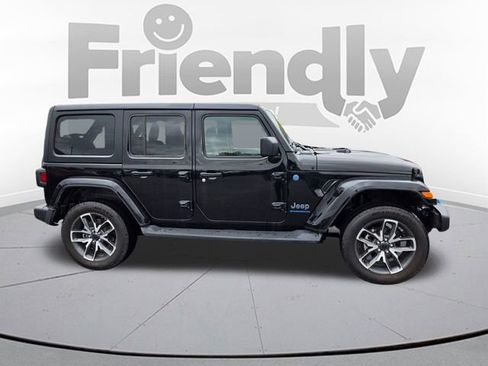 Used 2024 Jeep Wrangler Unlimited w/ Convenience Group AWD/4WD image 4