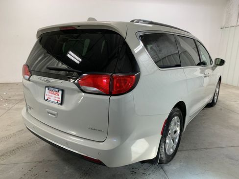 Used 2020 Chrysler Pacifica Limited image 28