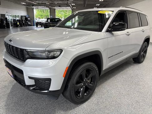 Used 2023 Jeep Grand Cherokee L Laredo AWD/4WD image 3