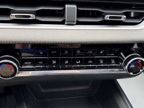 Certified 2025 Chevrolet Equinox LT w/ Convenience Package II image 19