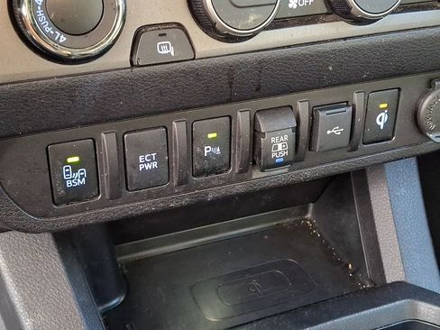 Used 2022 Toyota Tacoma TRD Sport image 22