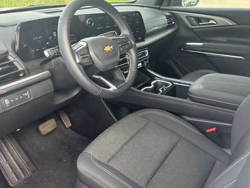 Used 2025 Chevrolet Traverse LT w/ Driver Confidence Package AWD/4WD image 11