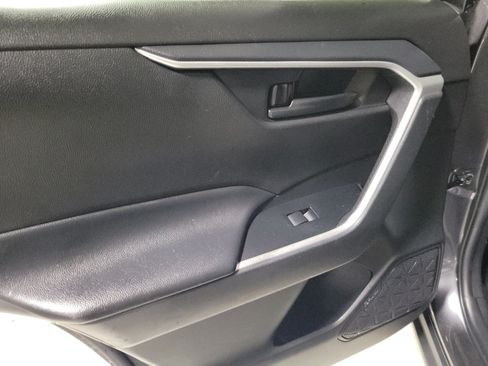 Used 2022 Toyota RAV4 LE AWD/4WD image 13