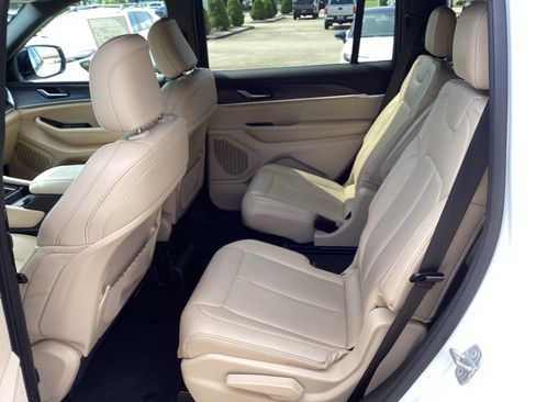 Used 2025 Jeep Grand Cherokee L Limited RWD image 14