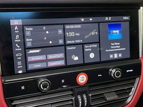 Certified 2025 Porsche Macan AWD/4WD image 28