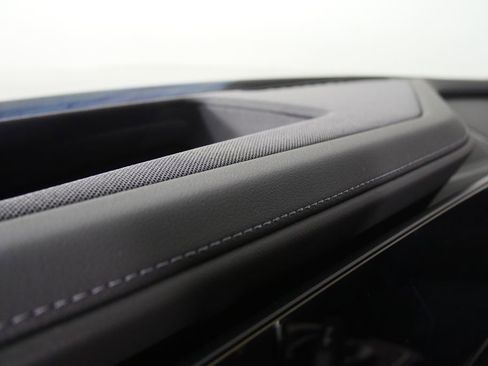 New 2026 BMW 750e xDrive w/ Executive Package image 20